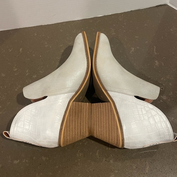 Women's cream Ankle Boots Boutique by Corkys - Picture 2 of 7